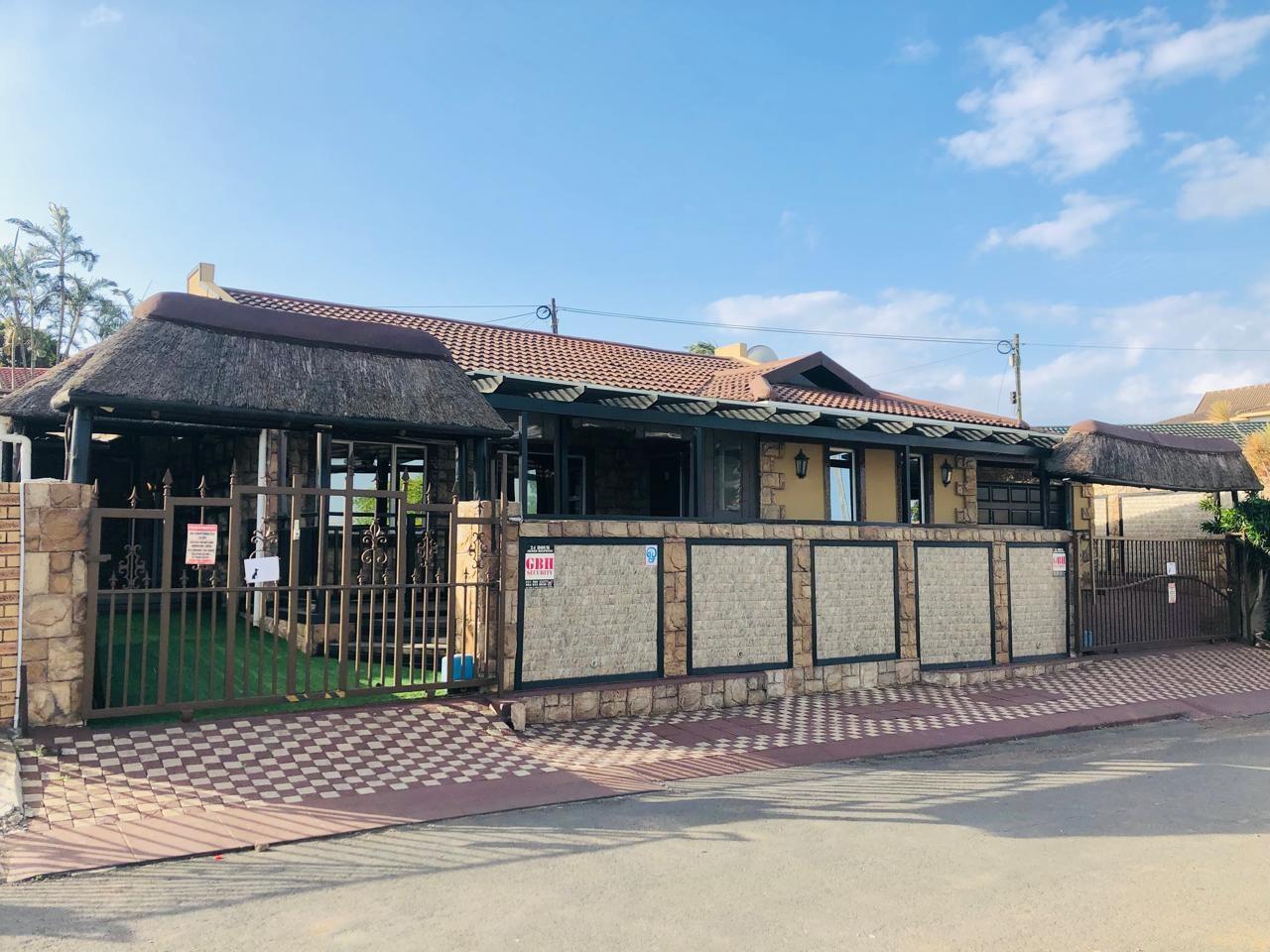 4 Bedroom House for sale in Woodview P24114589926