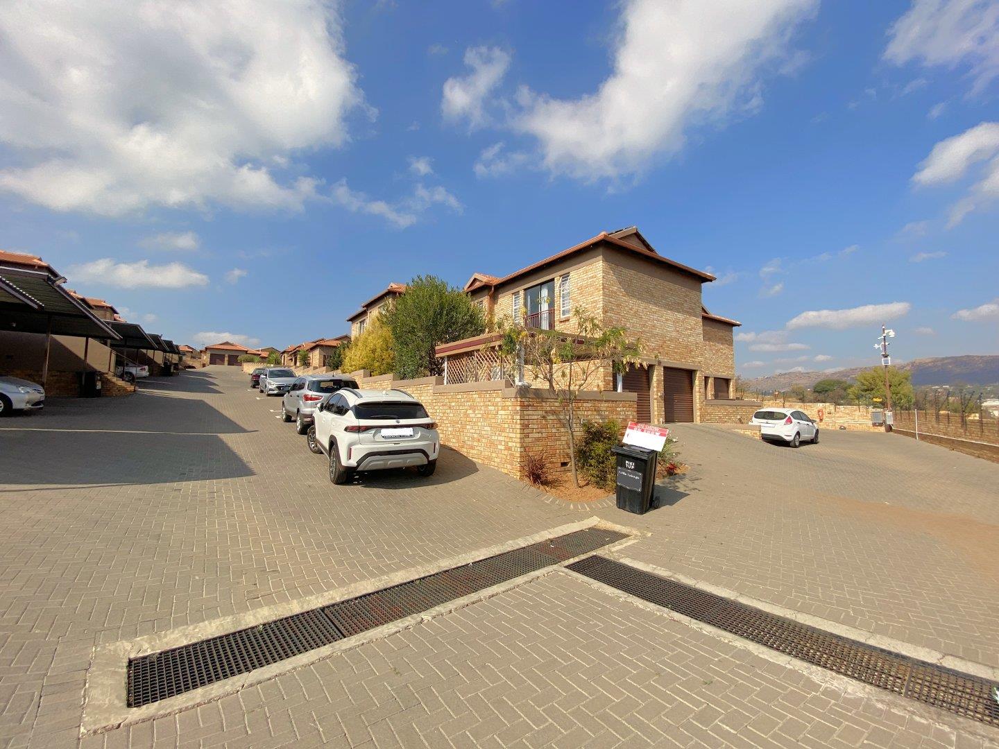 3 Bedroom Townhouse for sale in Wilgeheuwel Little Tobago Complex, 7