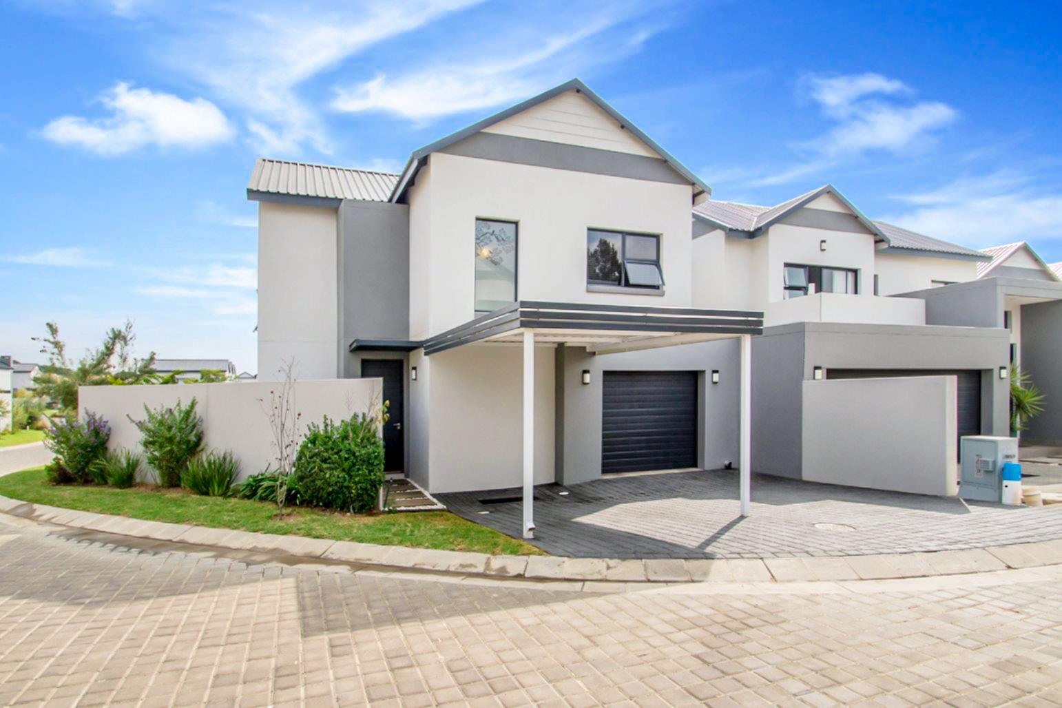 3 Bedroom House for sale in Broadacres P24114590593