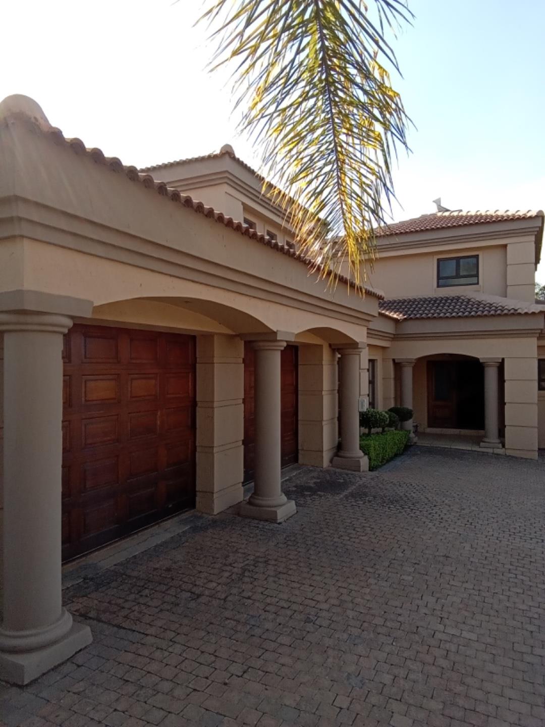 5 Bedroom House to rent in Woodhill Golf Estate P24114590814