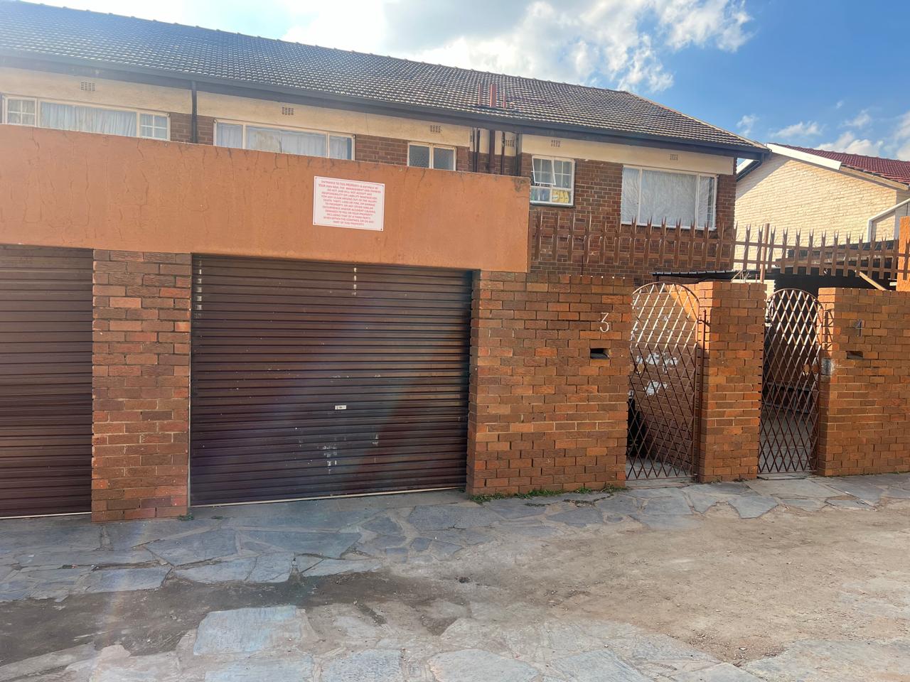 2 Bedroom House for sale in Windsor West P24114590877