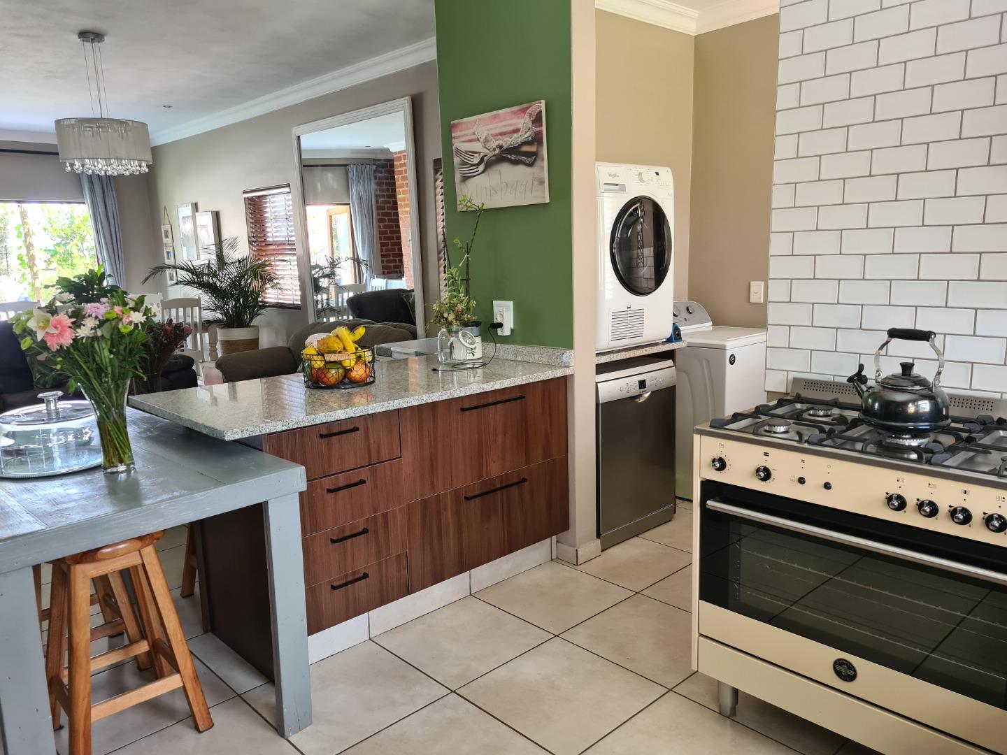 3 Bedroom House for sale in Olympus AH Crowthorne Estate (68 Leander