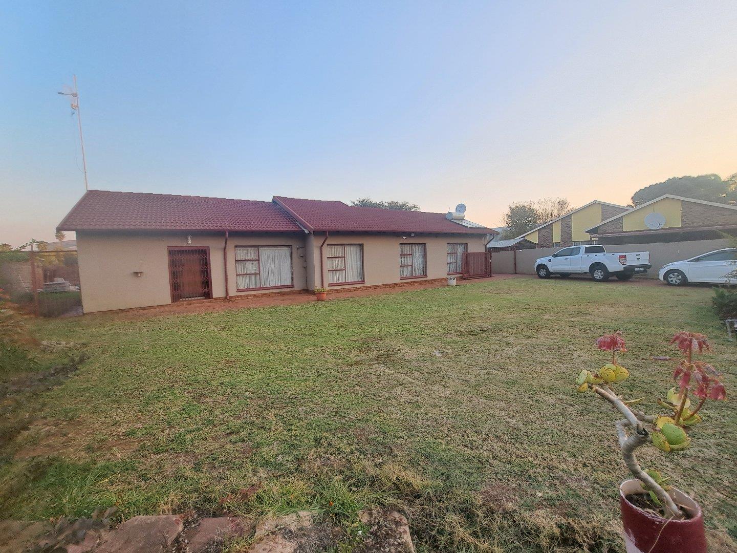 4 Bedroom House for sale in Karenpark 93 Cunningham Lane P24114591572