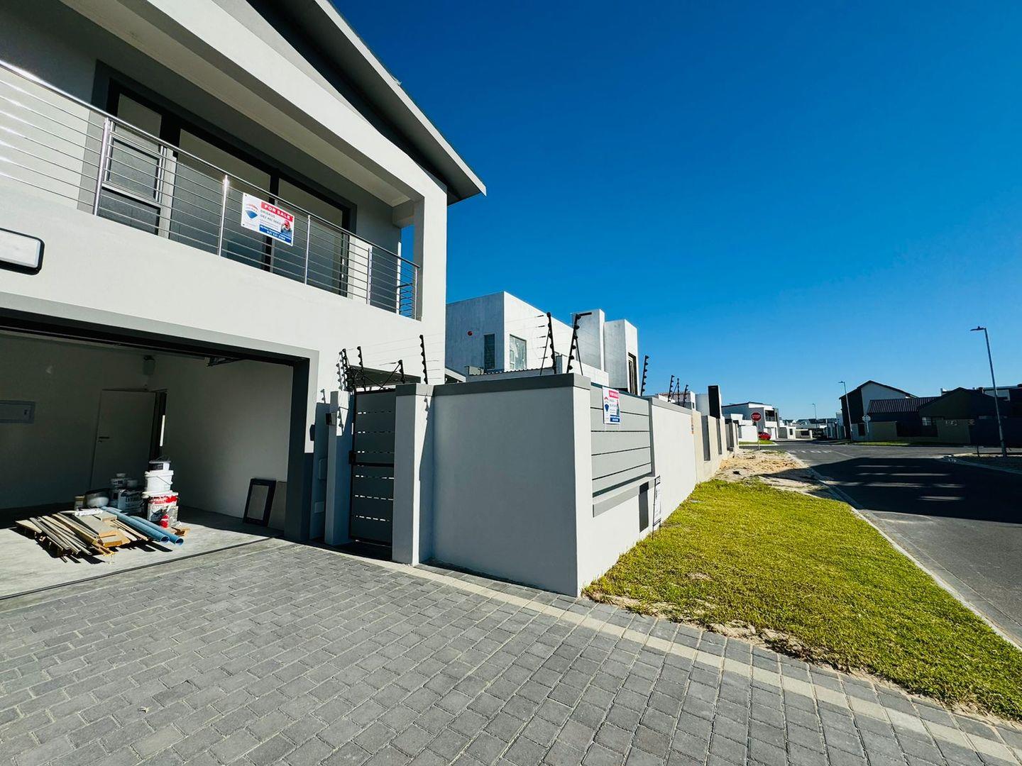 4 Bedroom House for sale in Sandown P24114591812