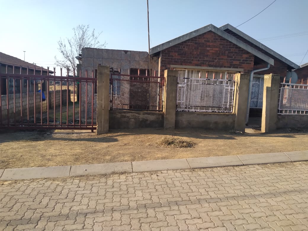 4 Bedroom House for sale in Frankfort P24114591825