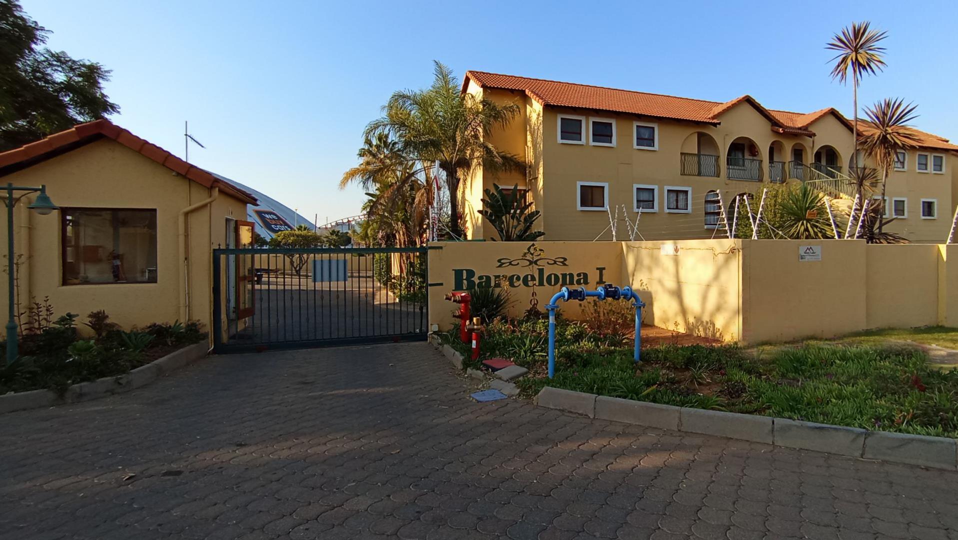 2 Bedroom Townhouse for sale in Sundowner P24114591903