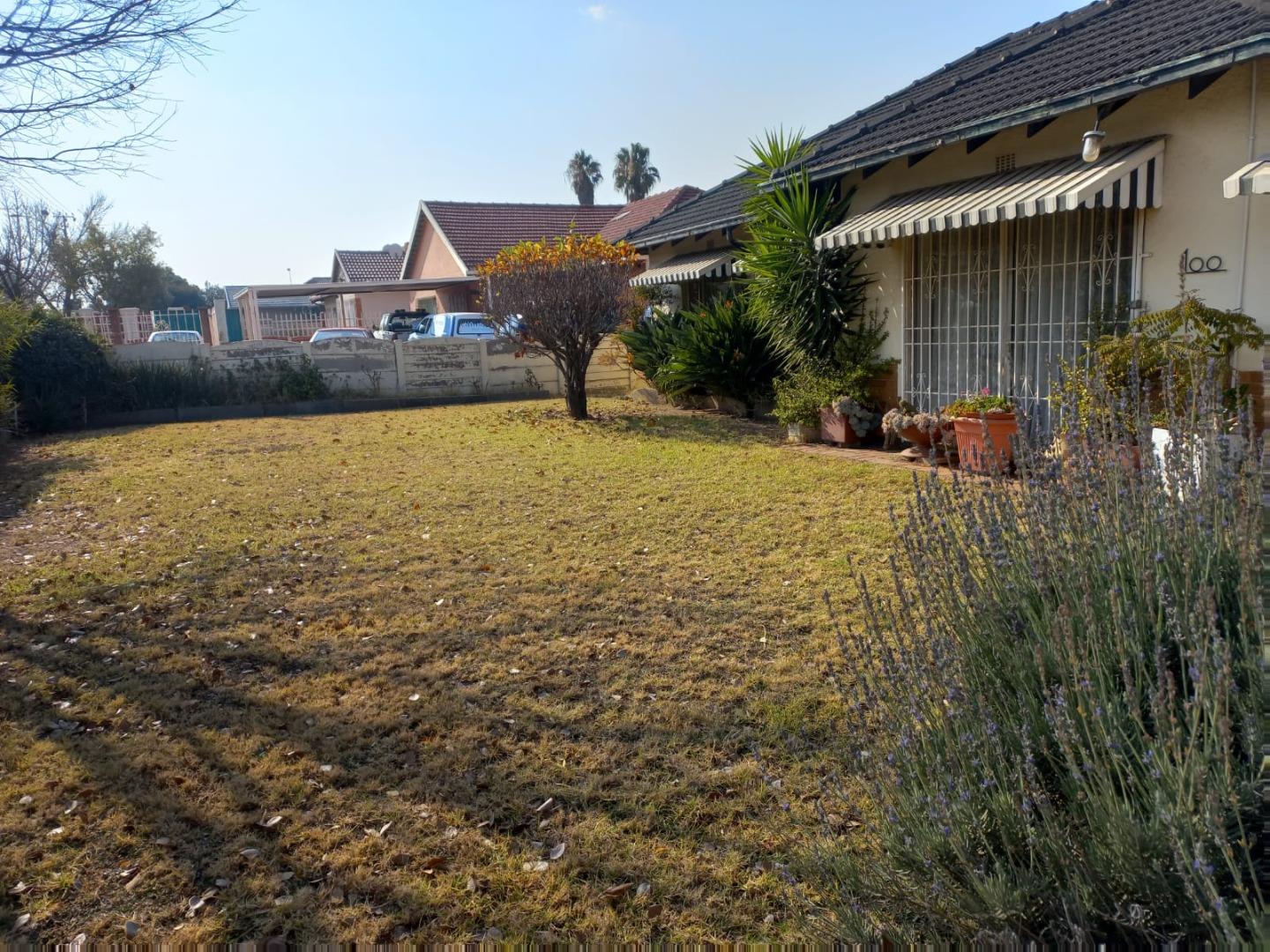 3 Bedroom House for sale in Dinwiddie 100td Dewlish Avenue P24