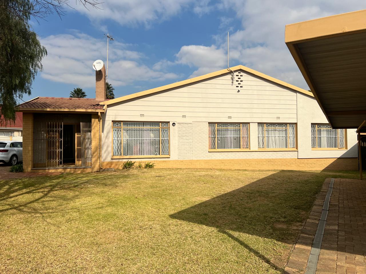 4 Bedroom House for sale in Aston Manor P24114592861