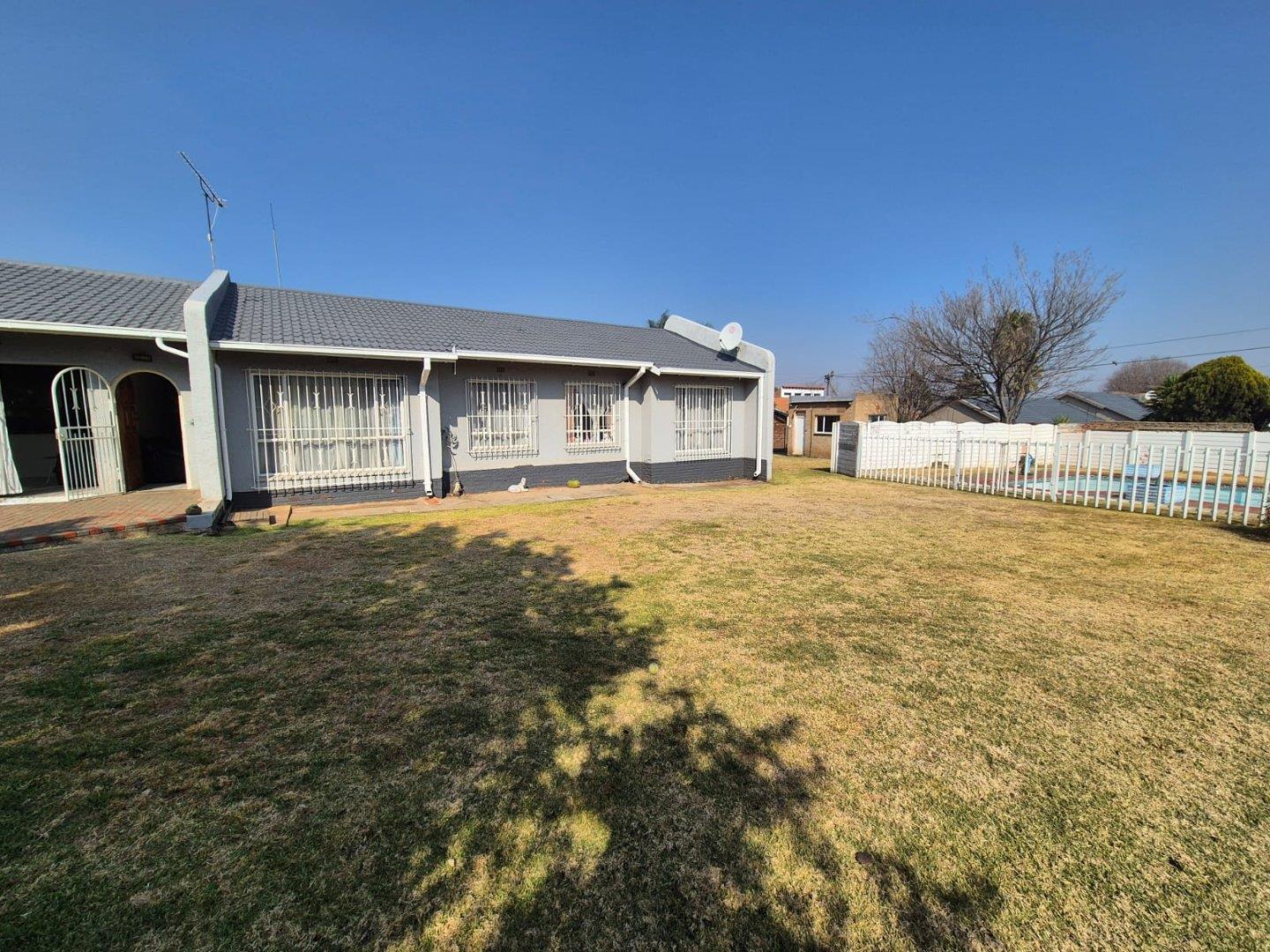 5 Bedroom House for sale in Ridgeway 5 Wouter Street P24114593513