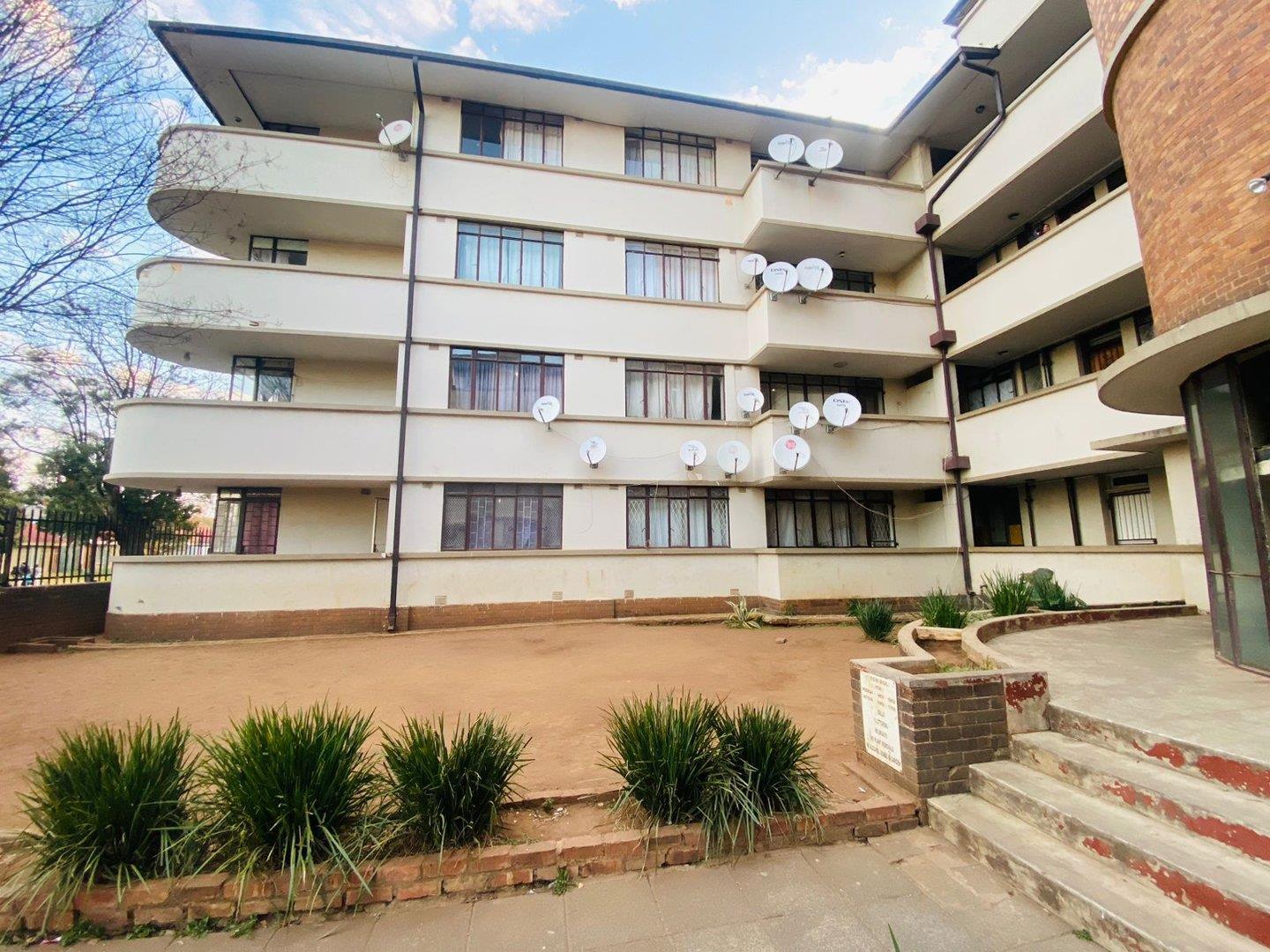 2 Bedroom Apartment / flat for sale in Germiston West P24114593658