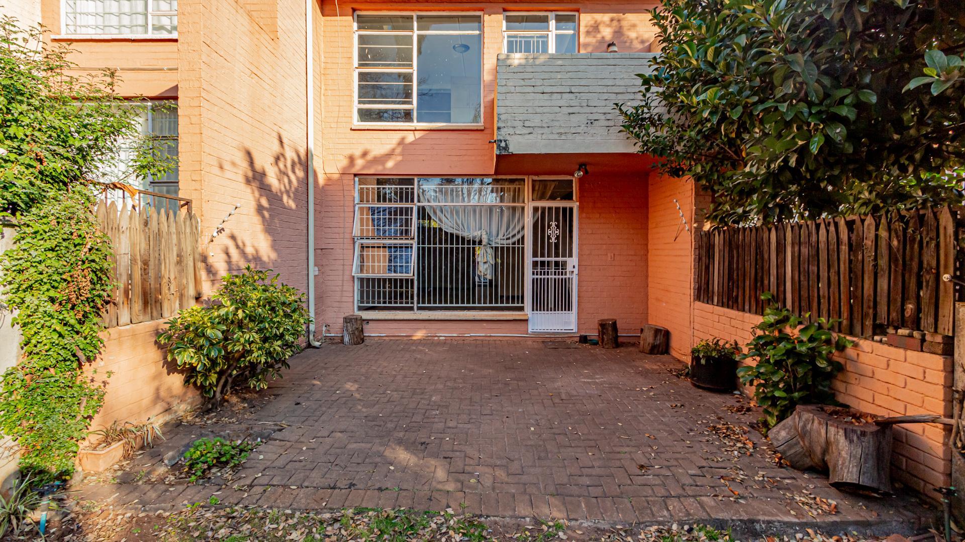 2 Bedroom Townhouse for sale in Windsor East 2 Republic Road P24