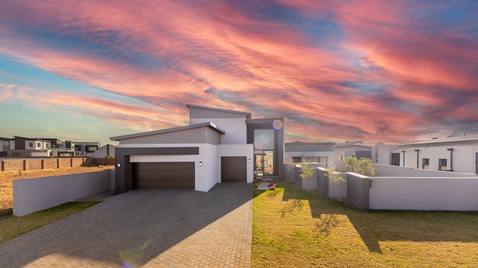 4 Bedroom House for sale in Midstream Heights P24114594550