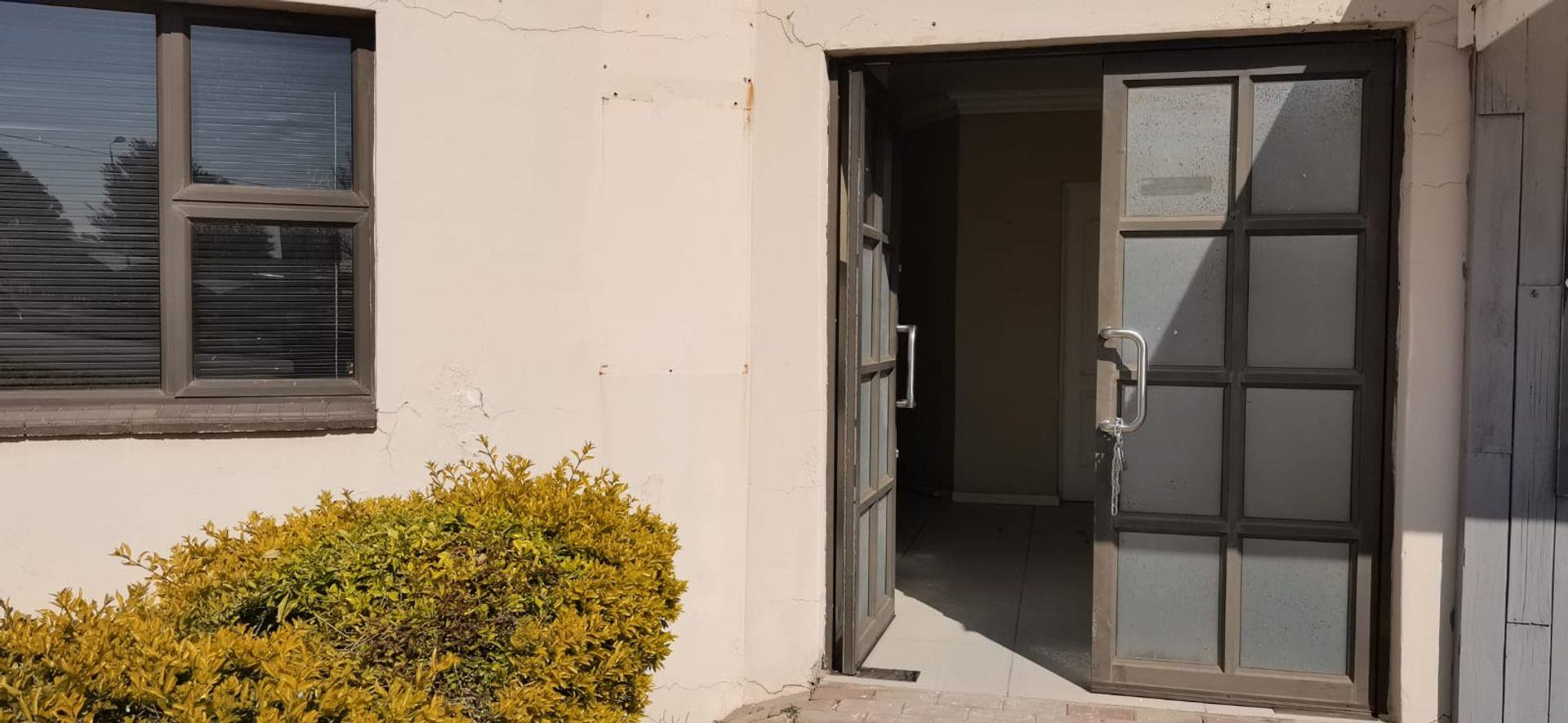 Commercial property to rent in St Helena P24114595107