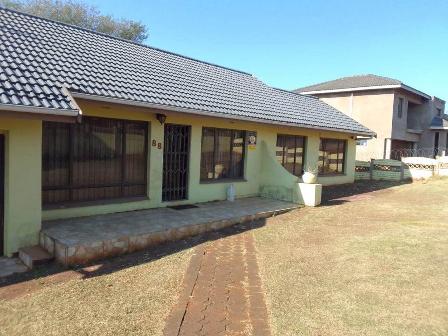 3 Bedroom House for sale in Scottsville Ext P24114595300
