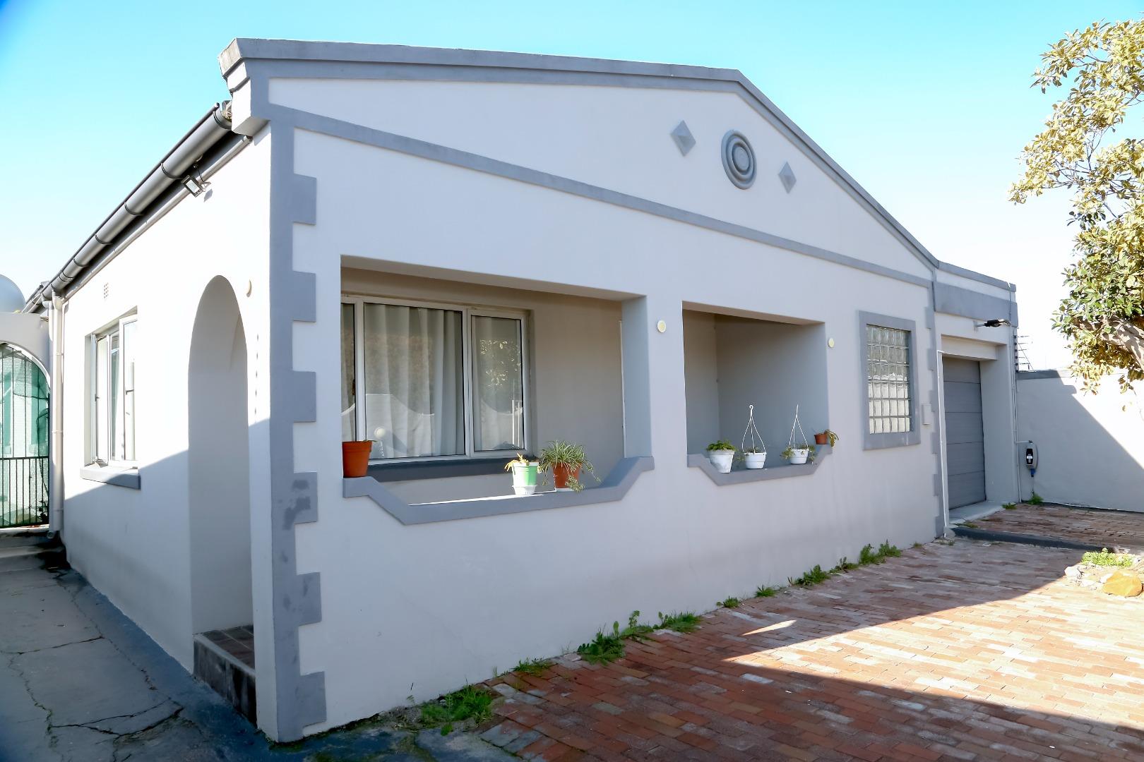 4 Bedroom House for sale in Mountview P24114595426