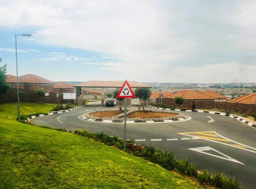 3 Bedroom House to rent in Thatch Hill Estate P24114595925