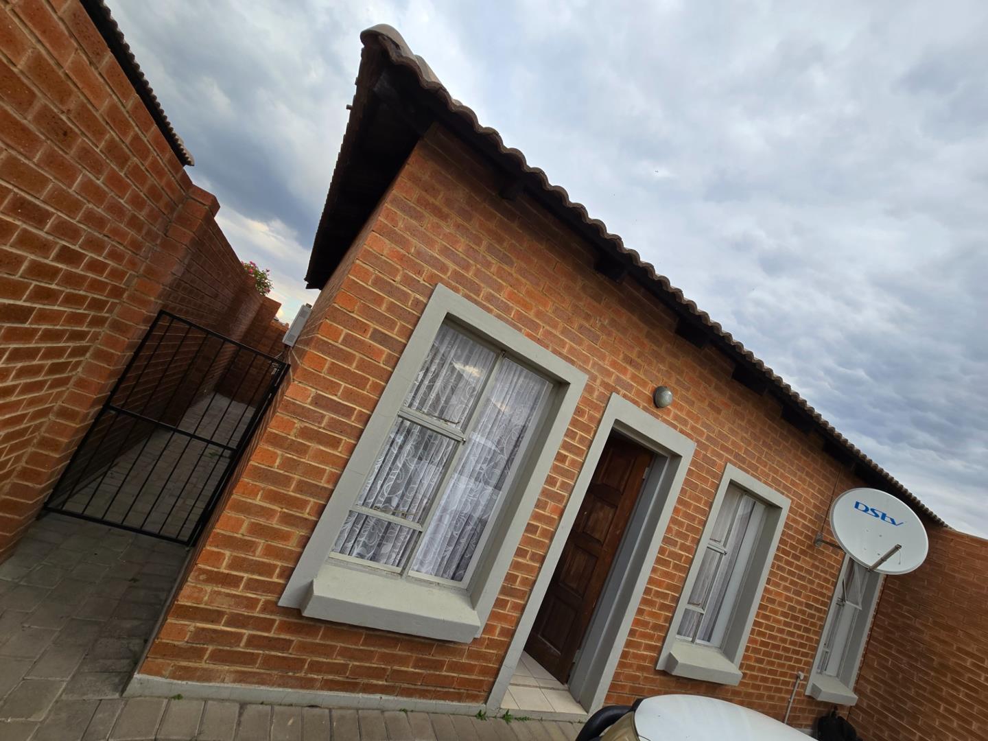 3 Bedroom Townhouse for sale in Terra Nova P24114596774