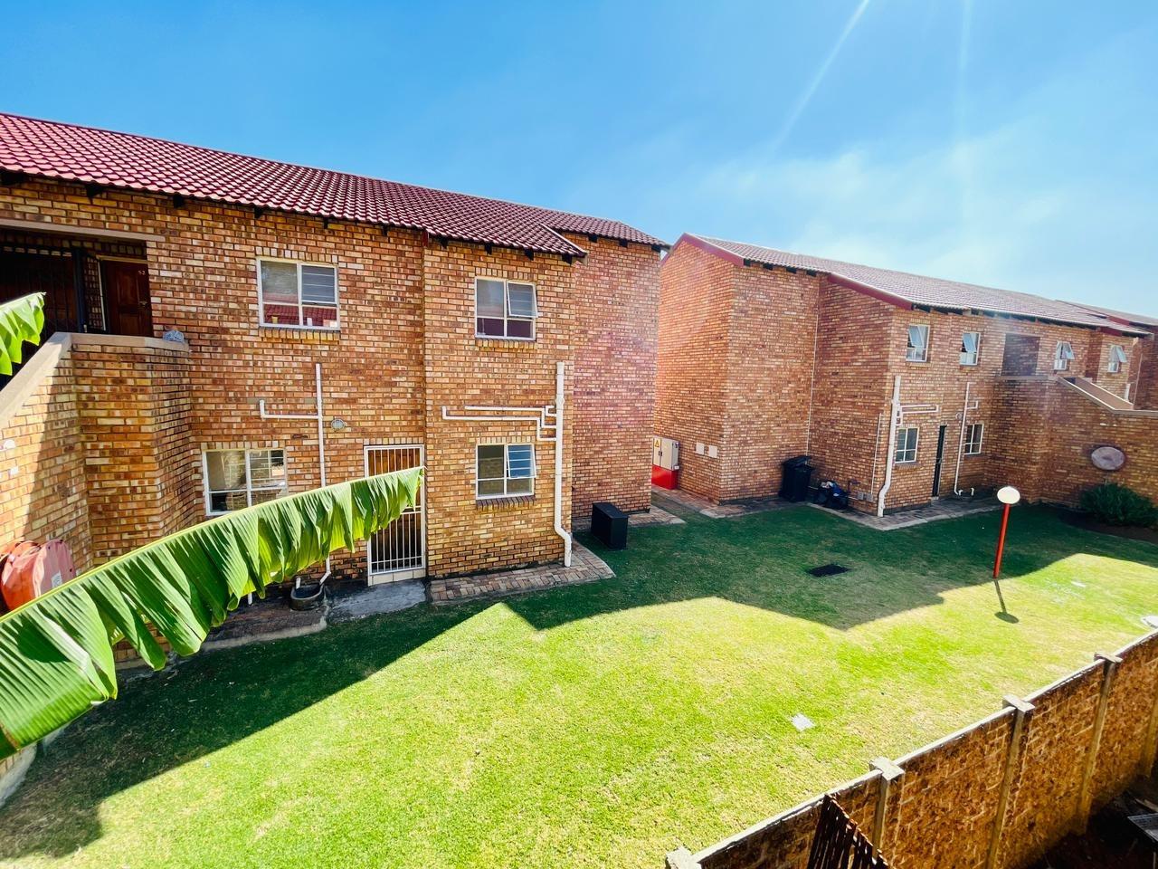 2 Bedroom Townhouse for sale in Liefde En Vrede 43cv Petulas Place