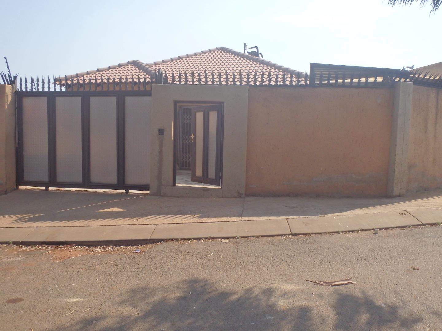 8 Bedroom House for sale in Lawley P24114598123