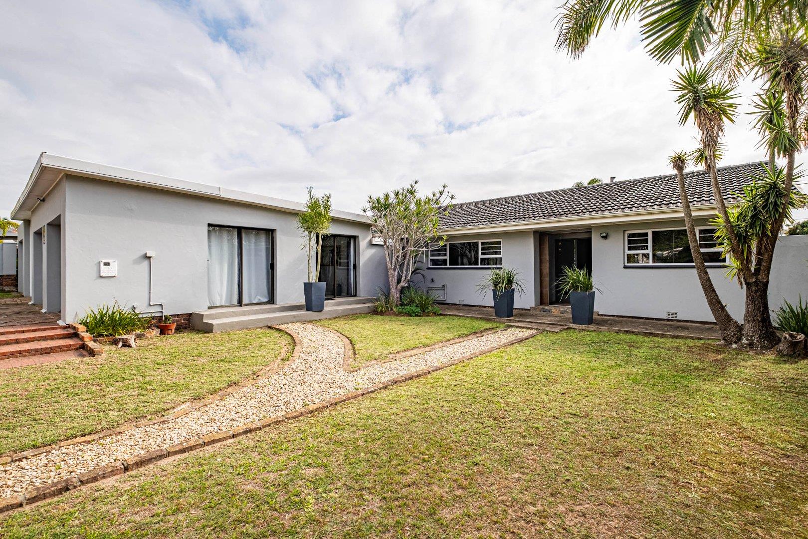 5 Bedroom House for sale in Mangold Park P24114598177