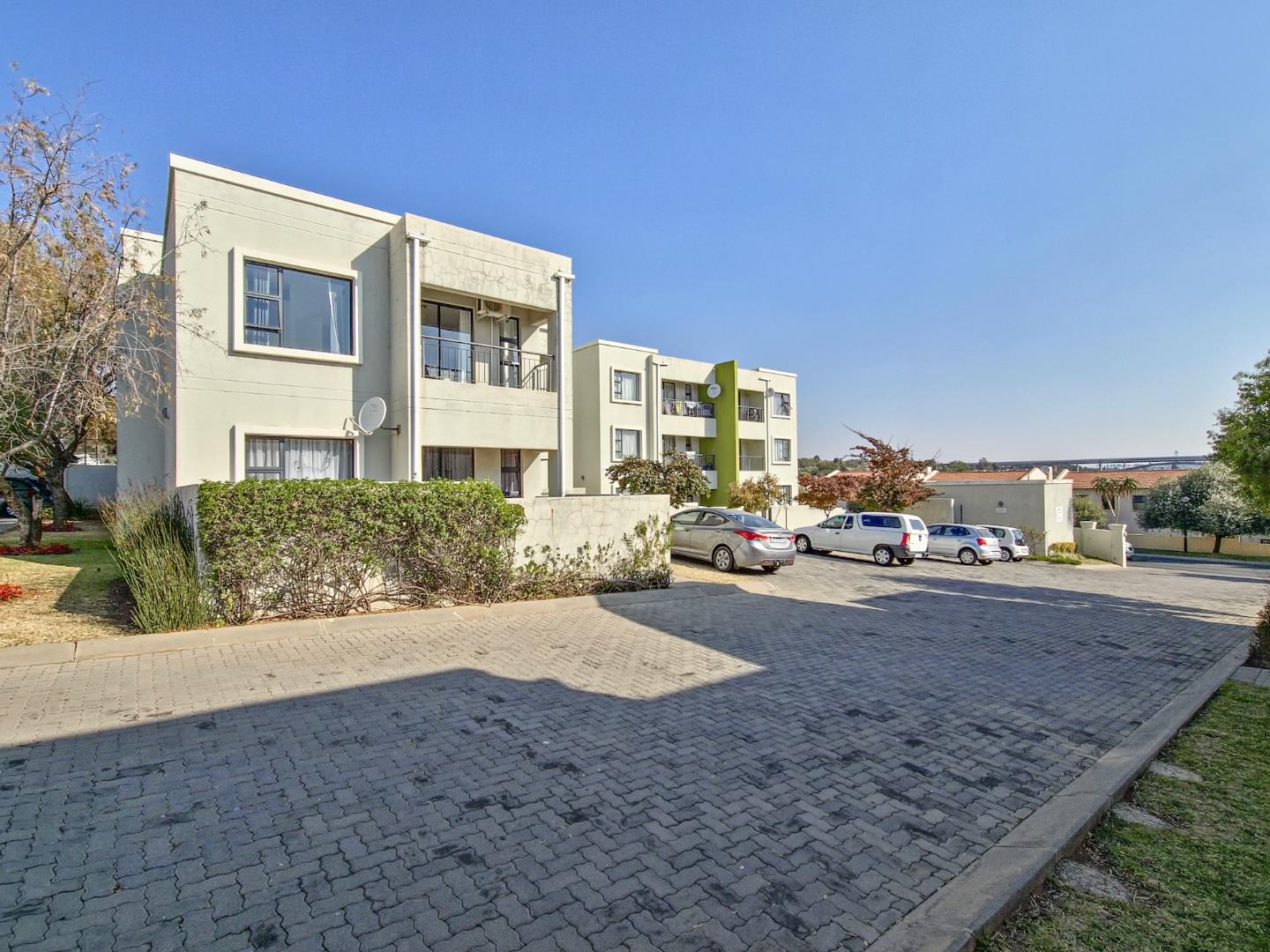 1 Bedroom Apartment / flat for sale in Fourways Eagle Trace Estate