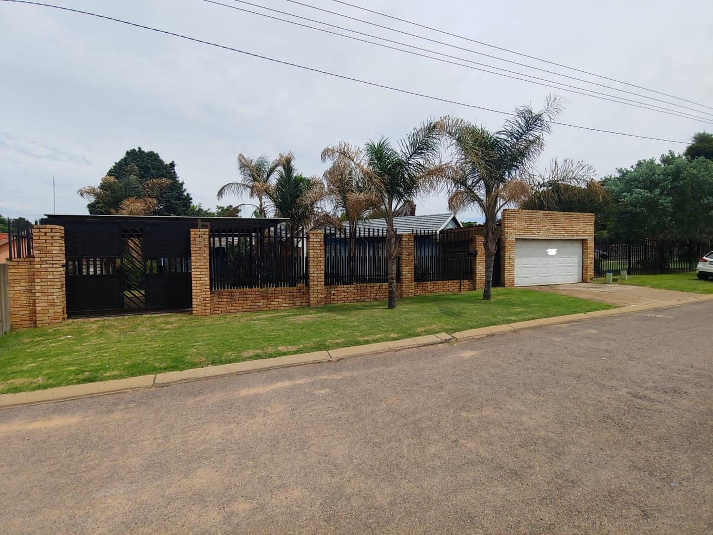 4 Bedroom House to rent in Modder East P24111739686