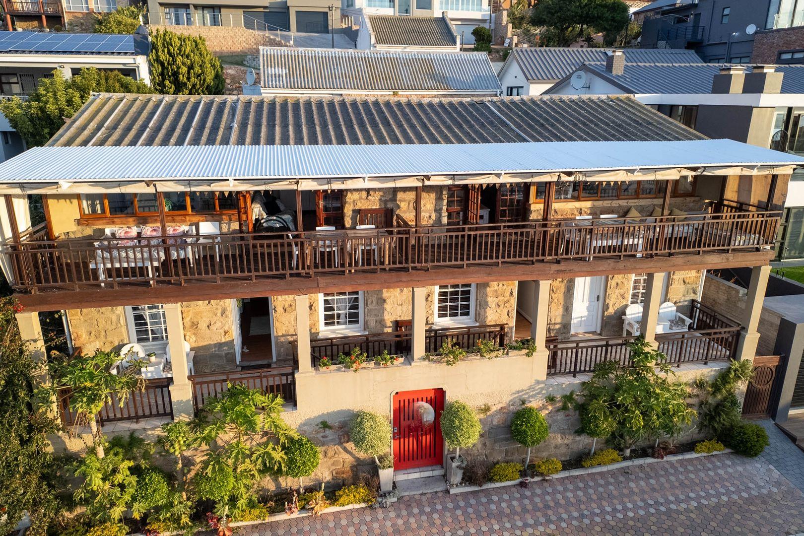 4 Bedroom House for sale in Mossel Bay Central 40 Montagu P24114600108