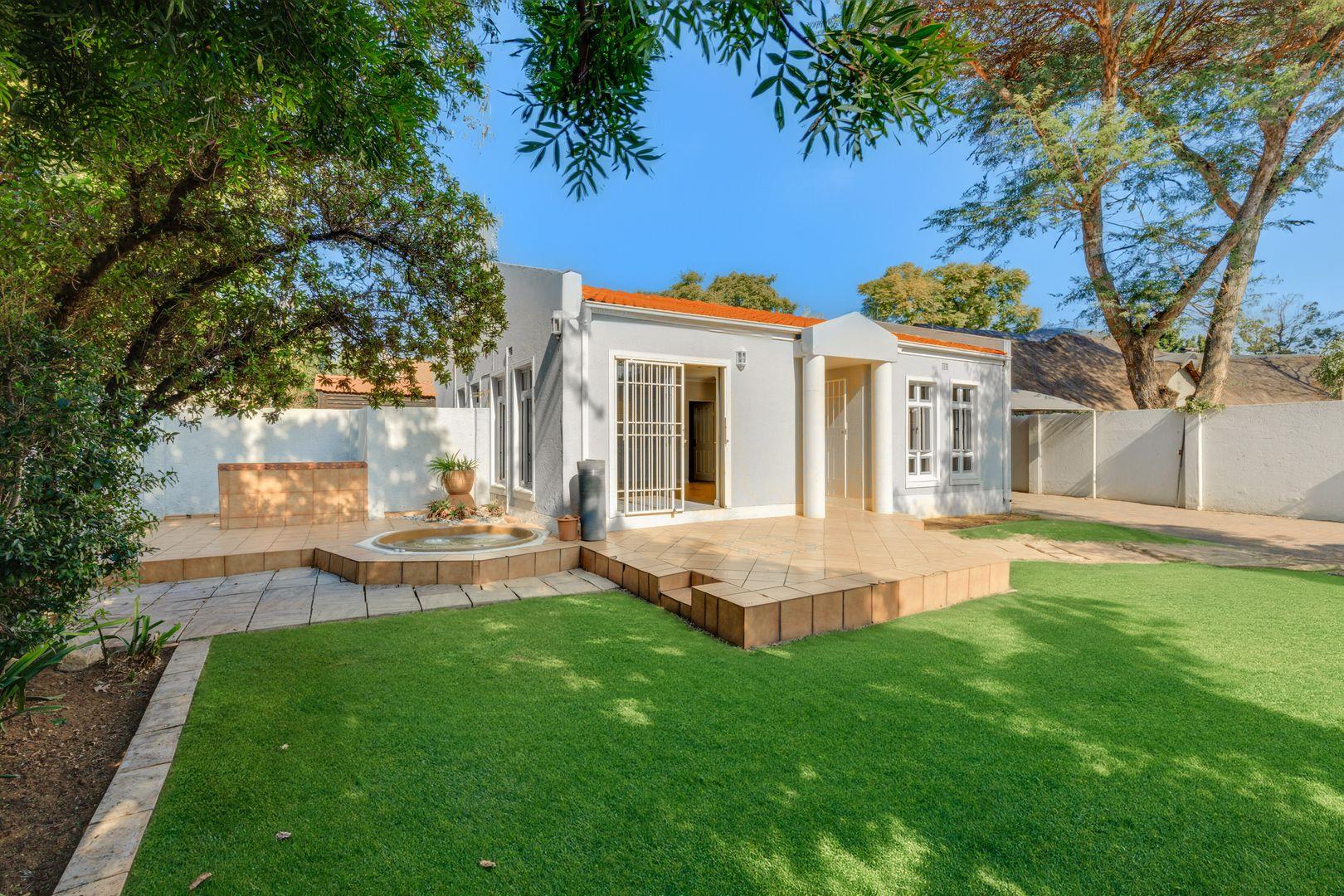 2 Bedroom House for sale in Douglasdale 10 Cavendish Square, 5 Joseph