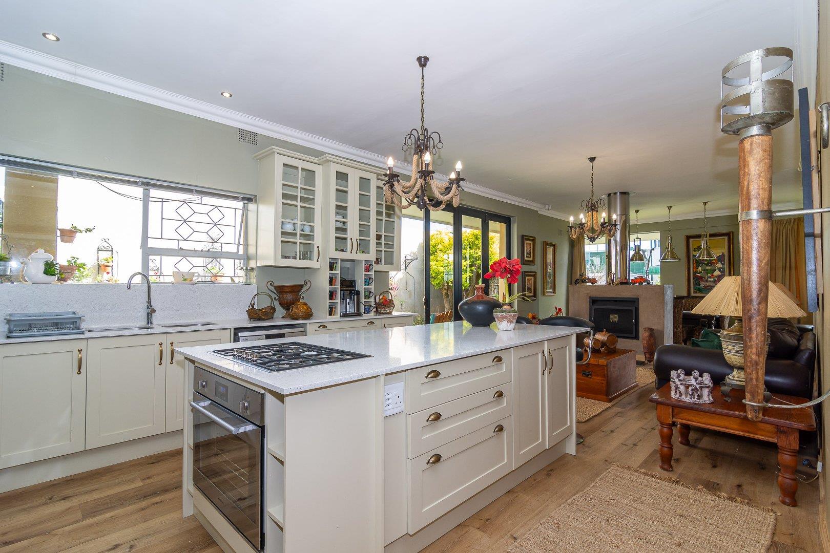 3 Bedroom House for sale in Gordons Bay Village 8 Sir Lowrys St P24