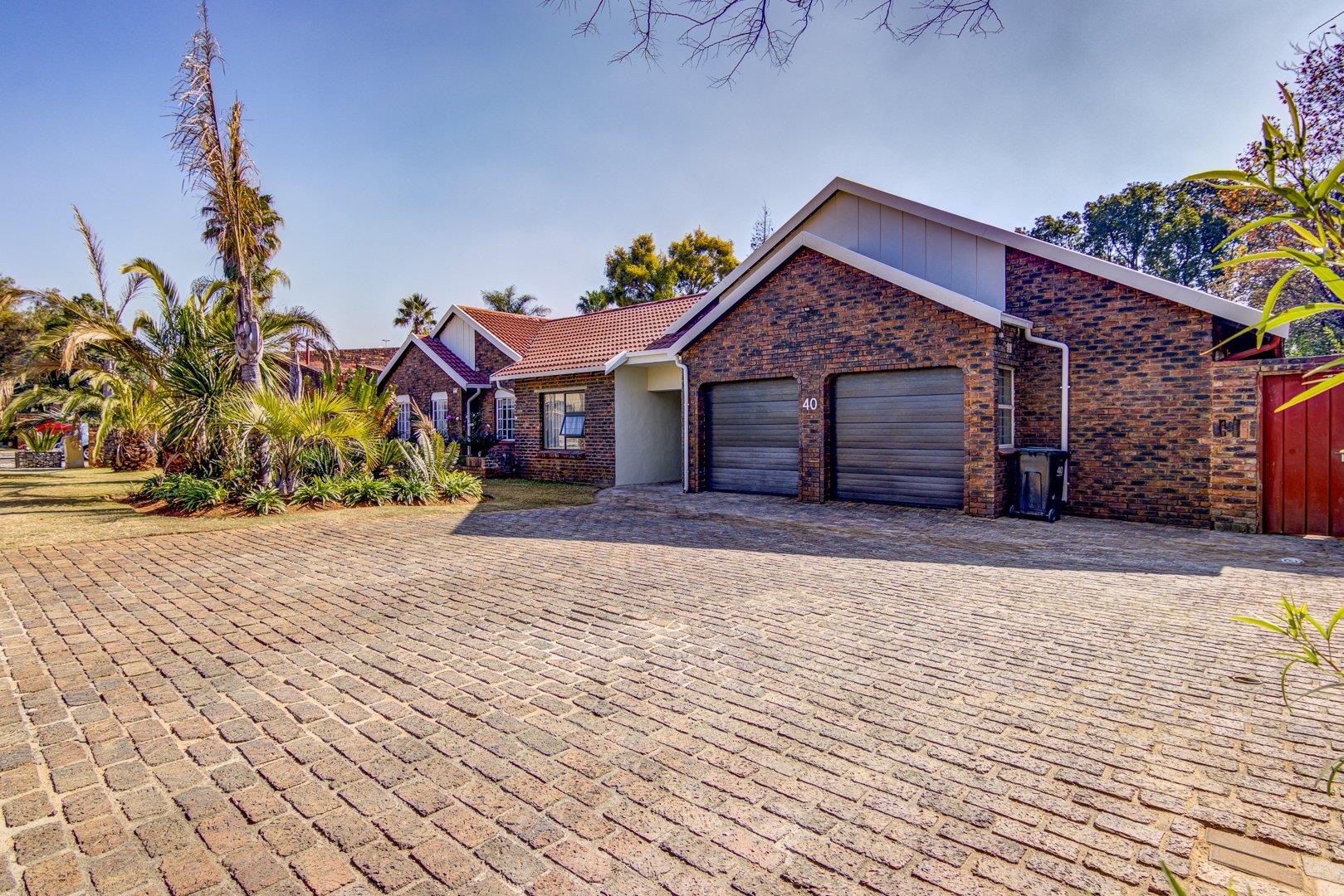 4 Bedroom House for sale in Lakefield 40 Sedgefield Road P24114600897