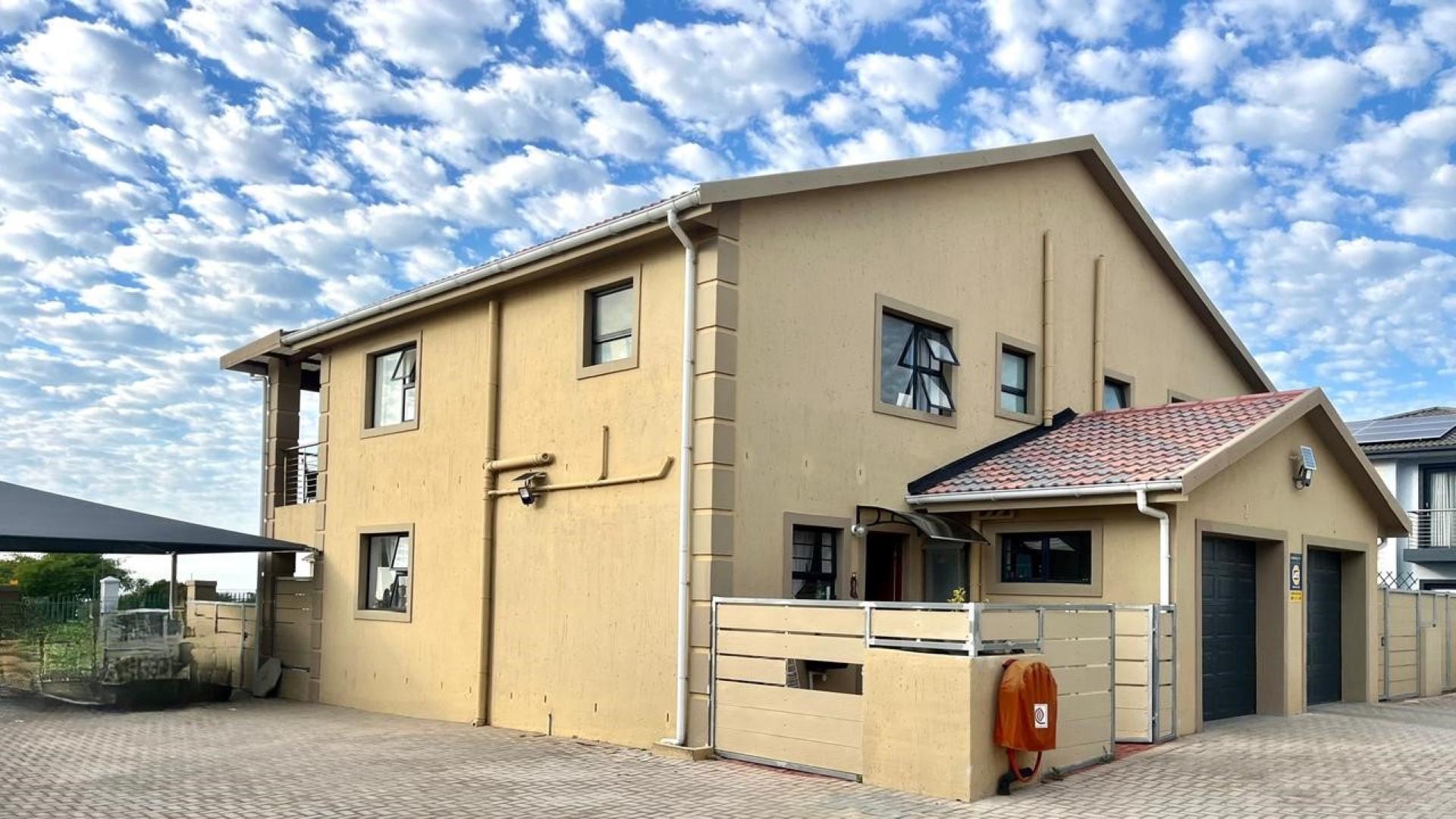 3 Bedroom Townhouse for sale in Heiderand 51 Schoeman Street P24
