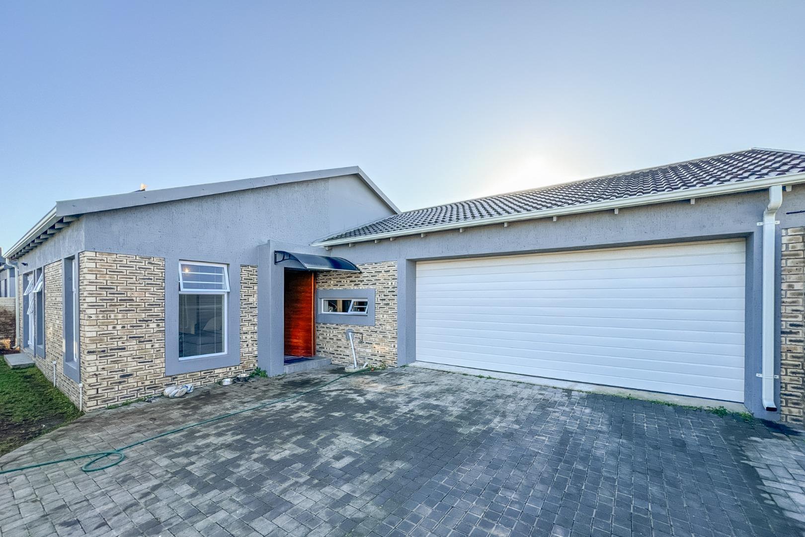 3 Bedroom House for sale in Pinelands 43b Wessel Swart Drive P24