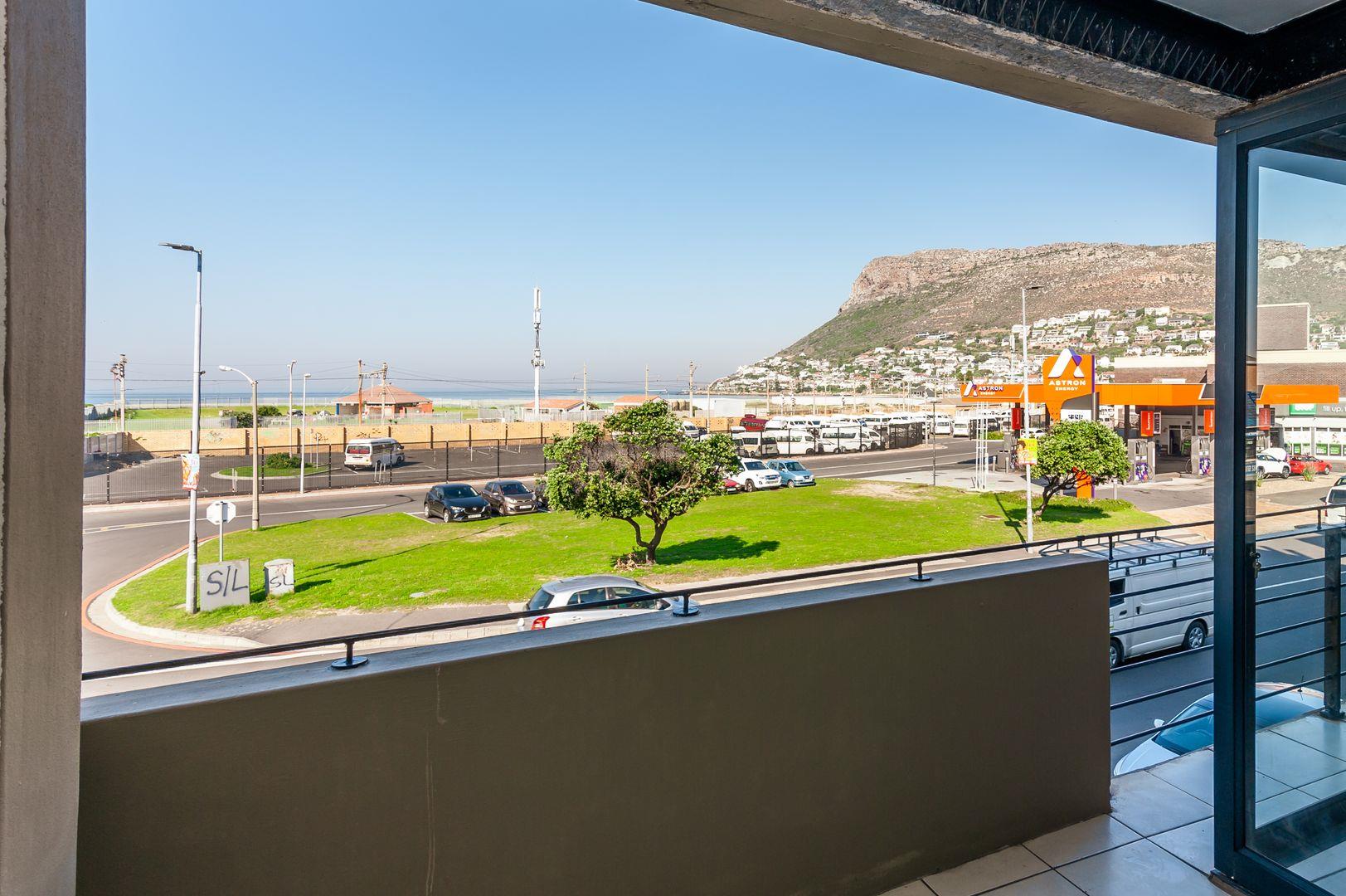 2 Bedroom Apartment / flat for sale in Fish Hoek P24114601184