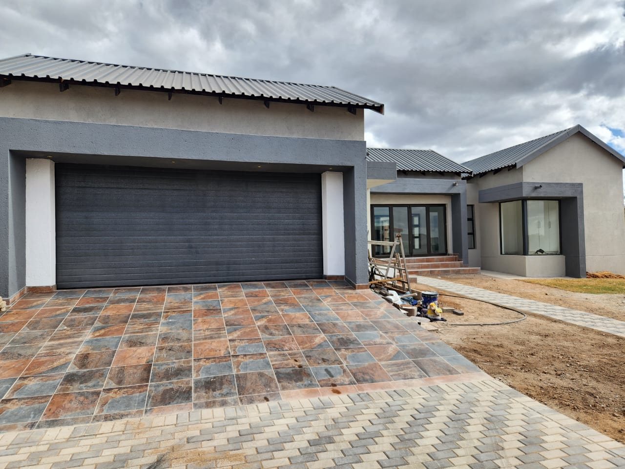 4 Bedroom House for sale in Woodhill Estate P24114601212