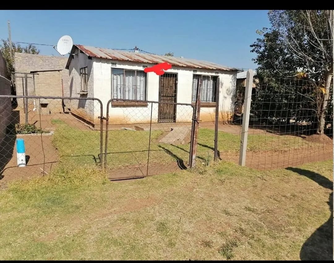 2 Bedroom House for sale in Orange Farm P24114601237