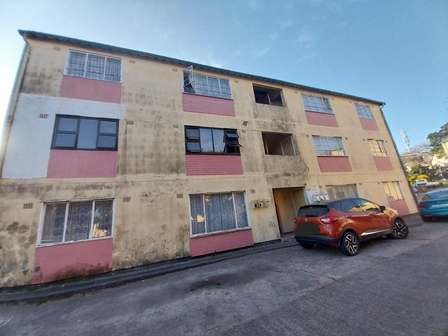 2 Bedroom Apartment / flat for sale in Woodhurst P24114601348