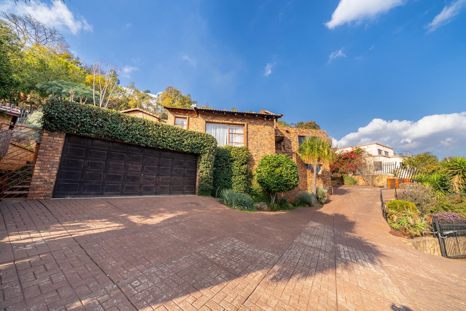 3 Bedroom House for sale in Glenvista P24114601655