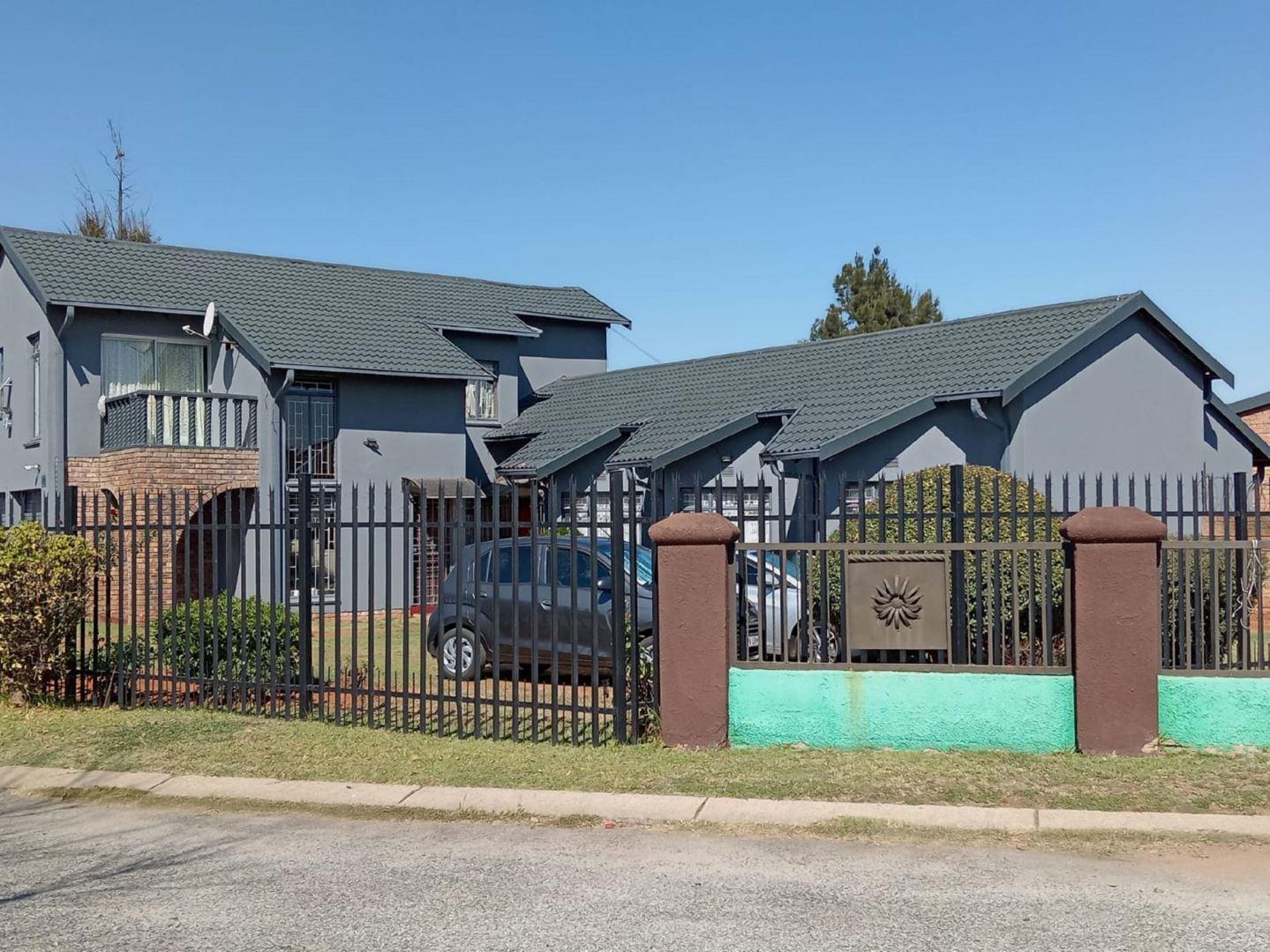 7 Bedroom House for sale in Bakerton P24114602117