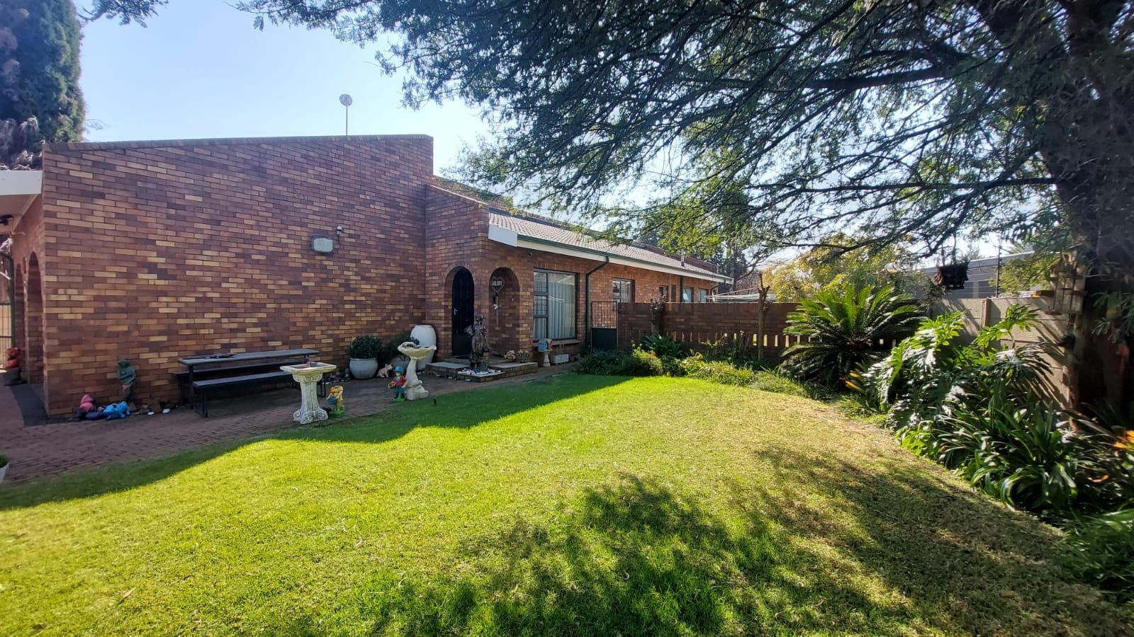 3 Bedroom House for sale in Ferryvale P24114602516