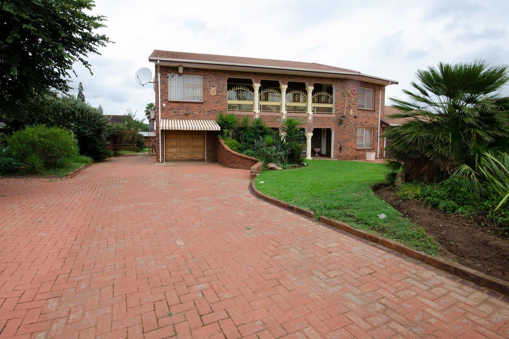 4 Bedroom House for sale in Ferryvale P24114603094