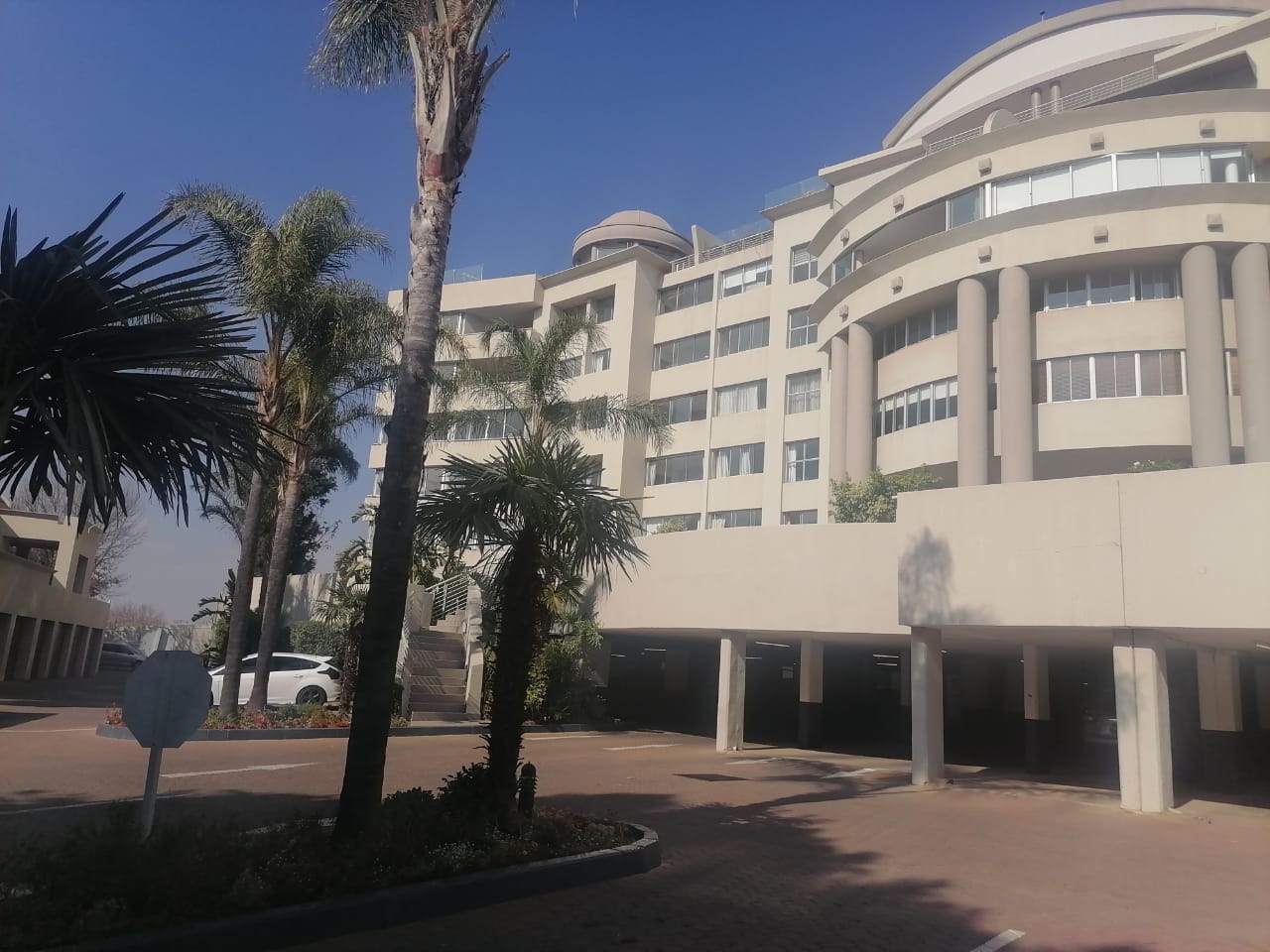 3 Bedroom House to rent in Morningside Penthouse 22 West Road P24