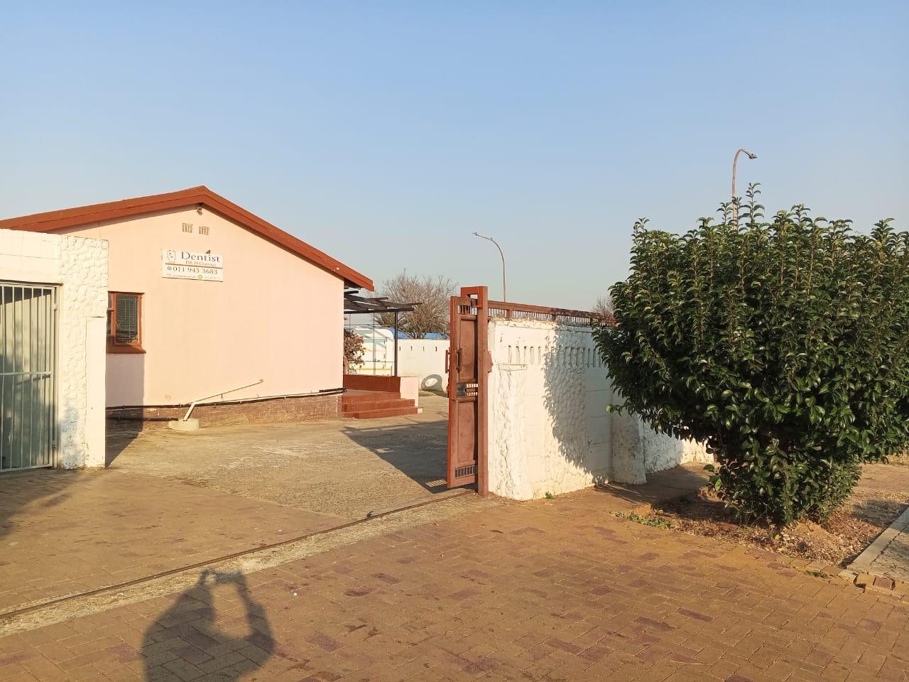 3 Bedroom House for sale in Eldorado Park P24114605570