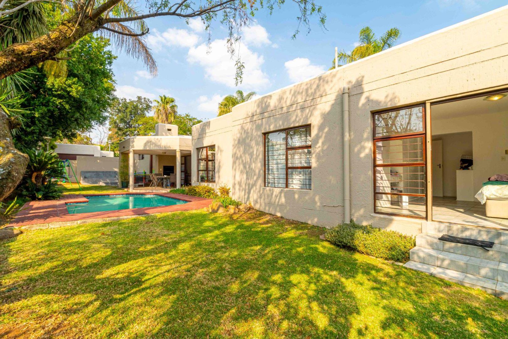 3 Bedroom House for sale in Sunninghill P24114605682