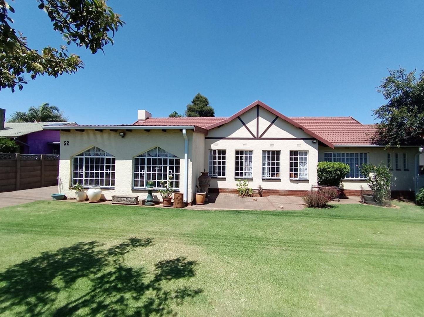 4 Bedroom House for sale in Simmerfield 52 Wychwood Rd P24114605998