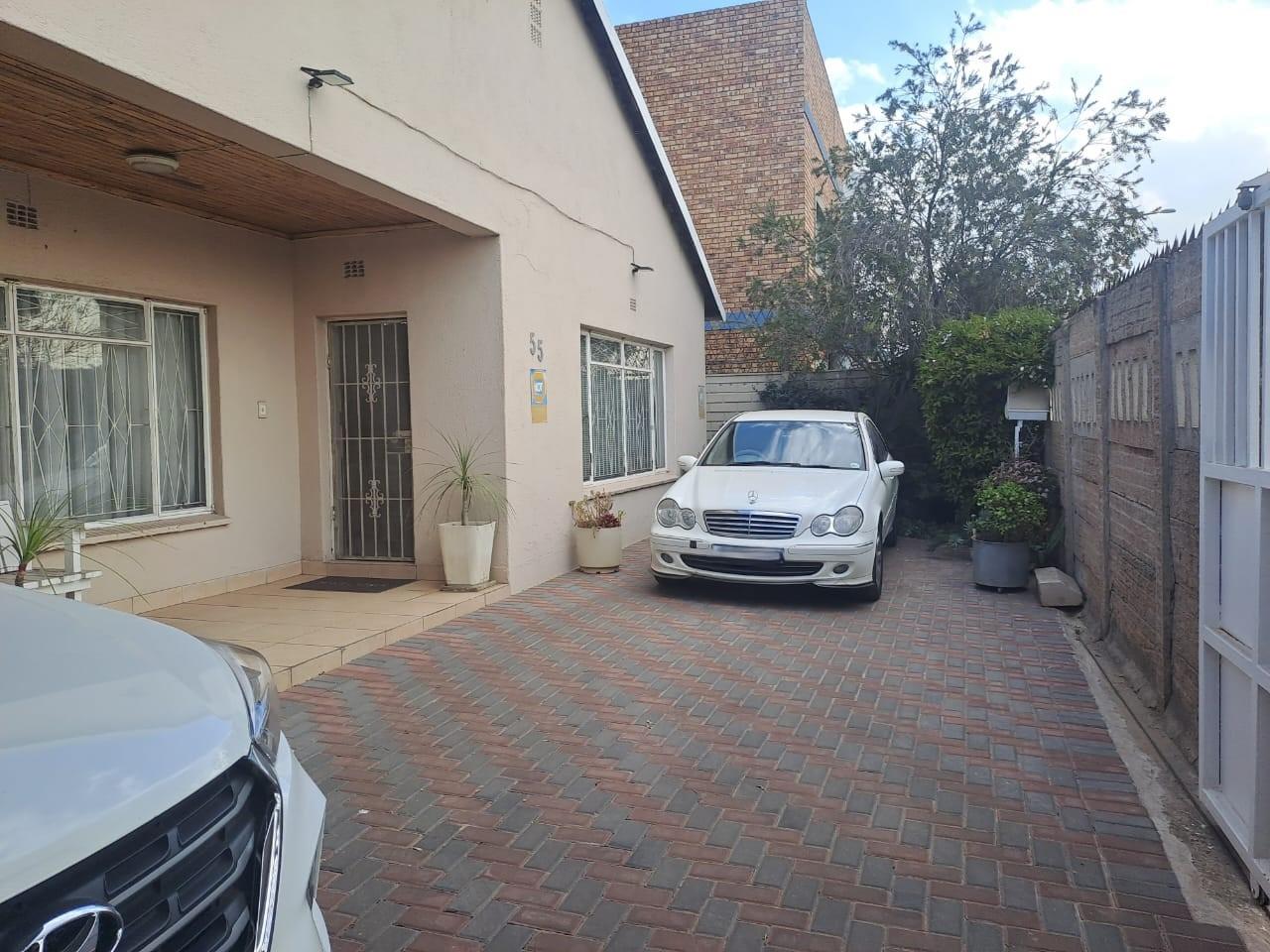 3 Bedroom House for sale in Actonville P24114607116