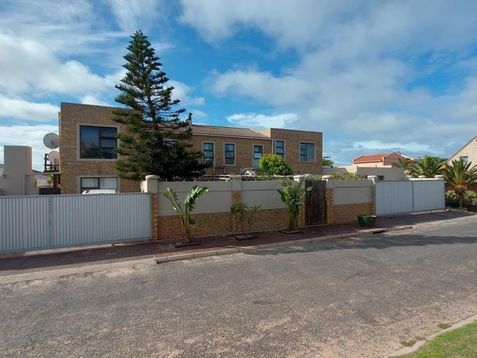 3 Bedroom House for Sale in Bluewater Bay