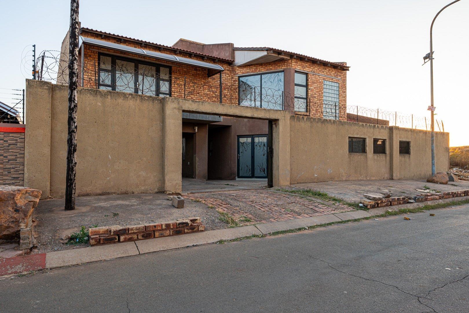 Dobsonville Ext 2 Property Houses for sale in Dobsonville Ext 2