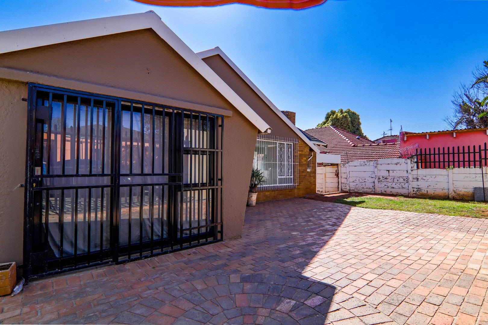 Highlands North Property Commercial property to rent in Highlands