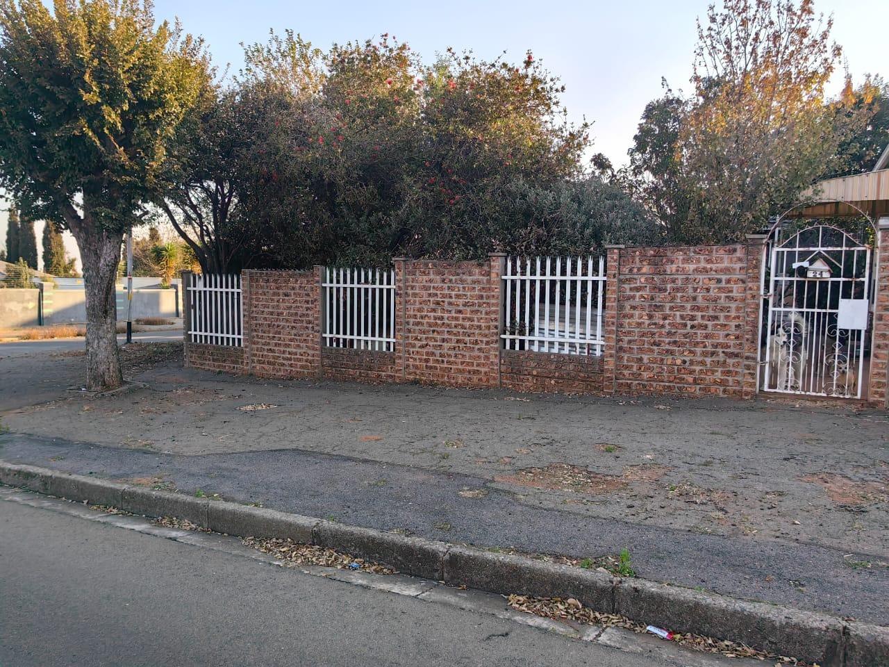 2 Bedroom House to rent in Primrose P24114609036