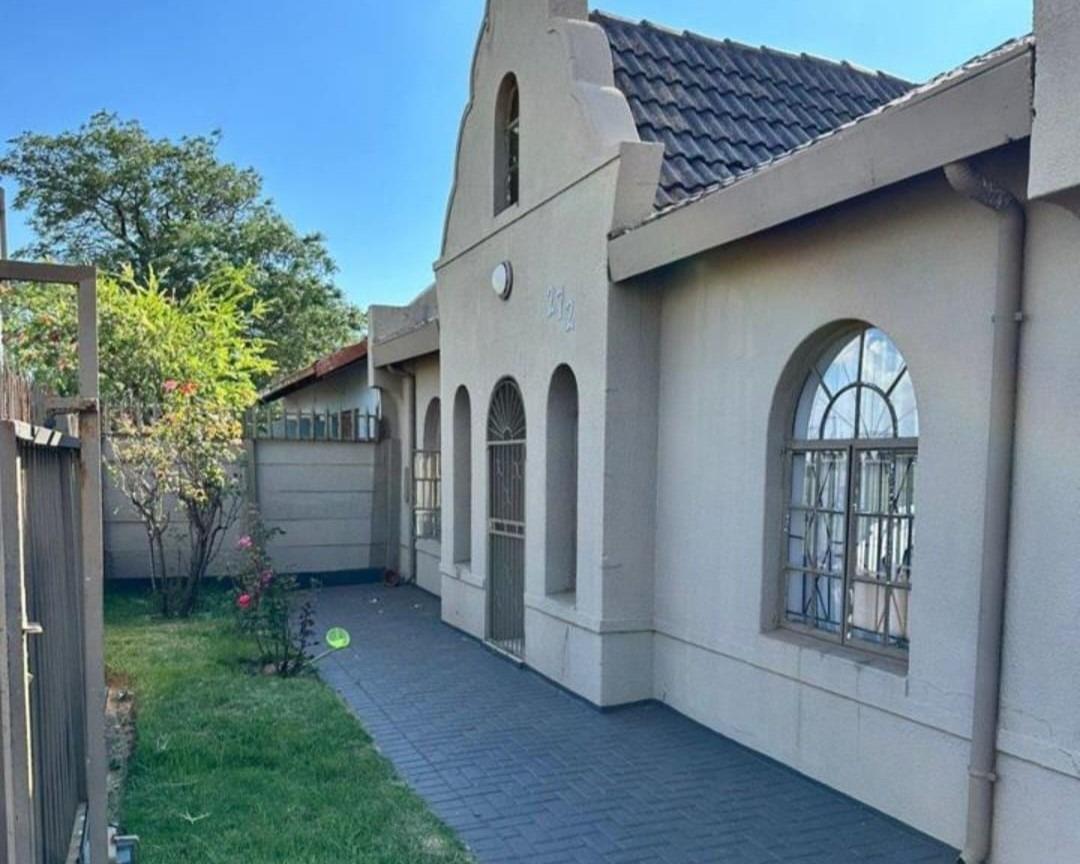 3 Bedroom House for sale in Actonville P24114609124